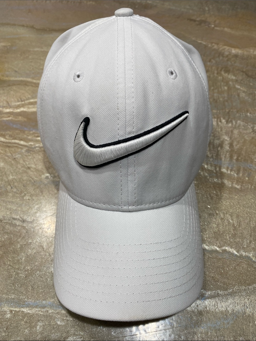Nike White Baseball Cap with Black-Trim Swoosh Size Medium / Preowned